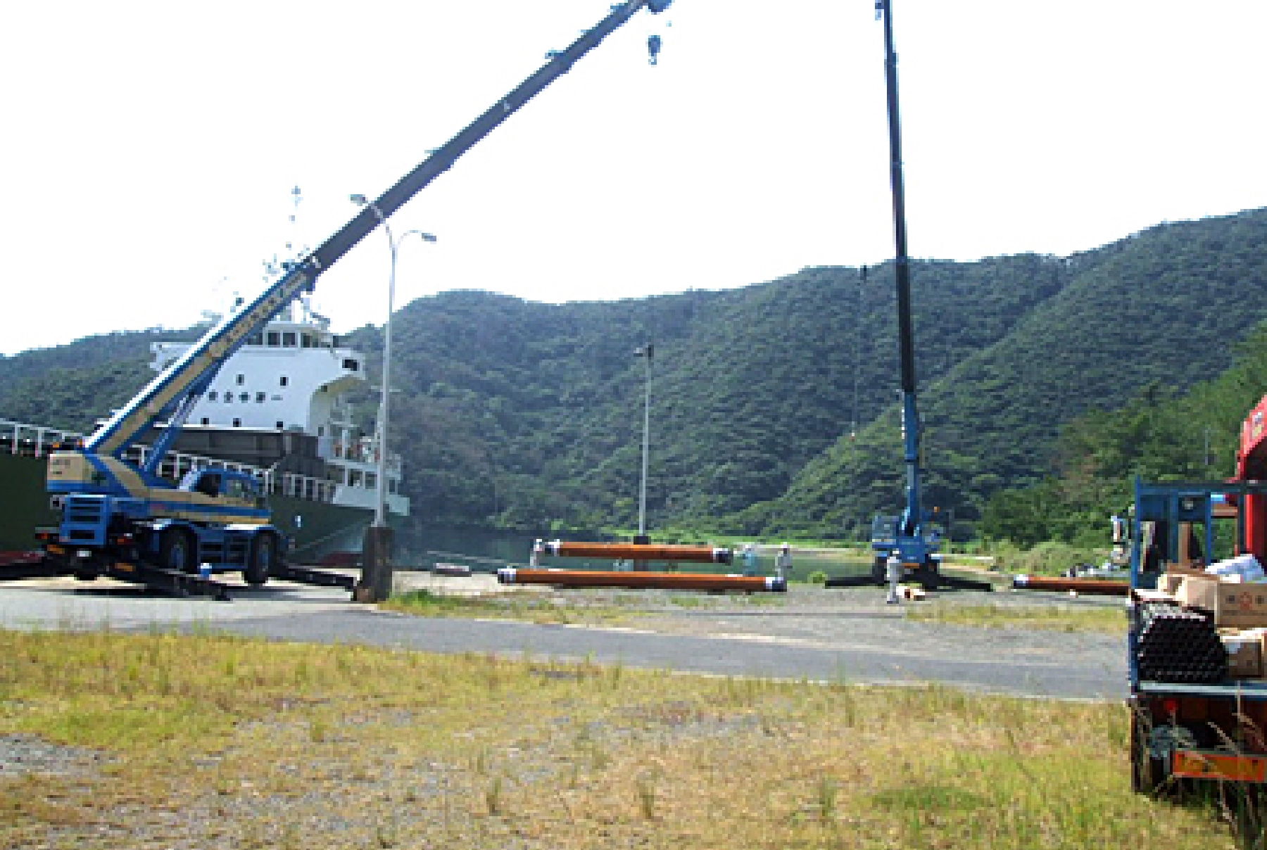 奄美大島の地すべり対策用 抑止杭の水切り